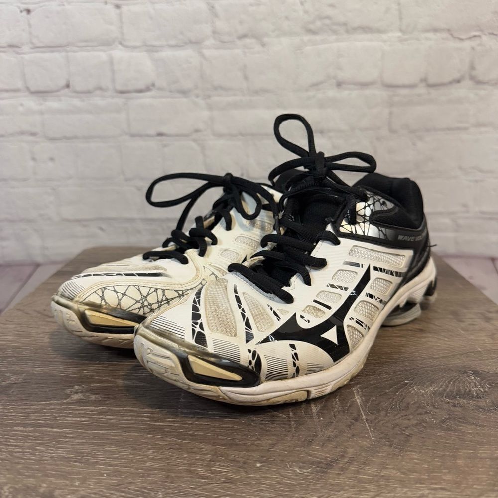 Mizuno Wave Voltage Volleyball Shoes size 8.5
